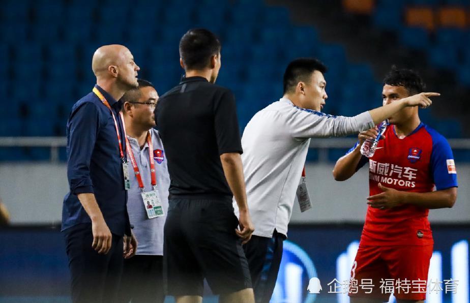 重庆斯威逼平竞争对手，保持不败战绩的简单介绍