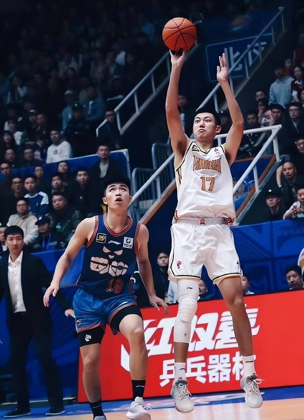 山西男篮主场战胜福建，取得赛季首胜的简单介绍