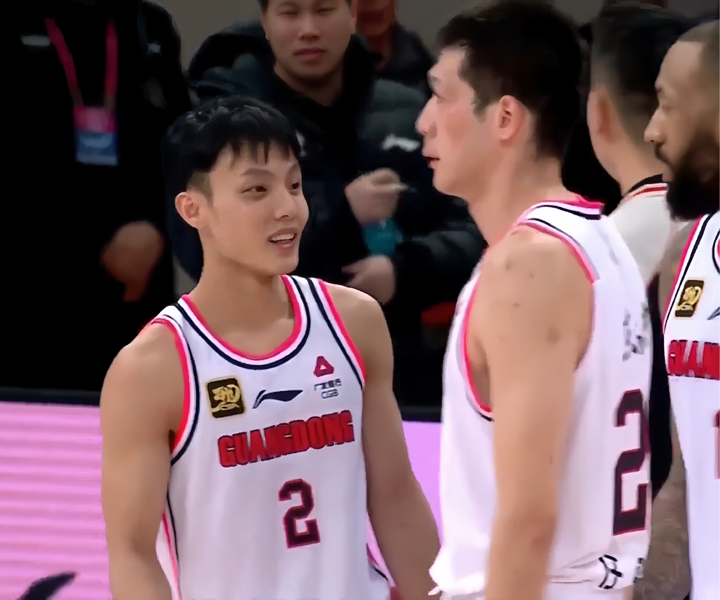 包含俱乐部杯-米奇26+17青岛胜同曦林崴19分的词条