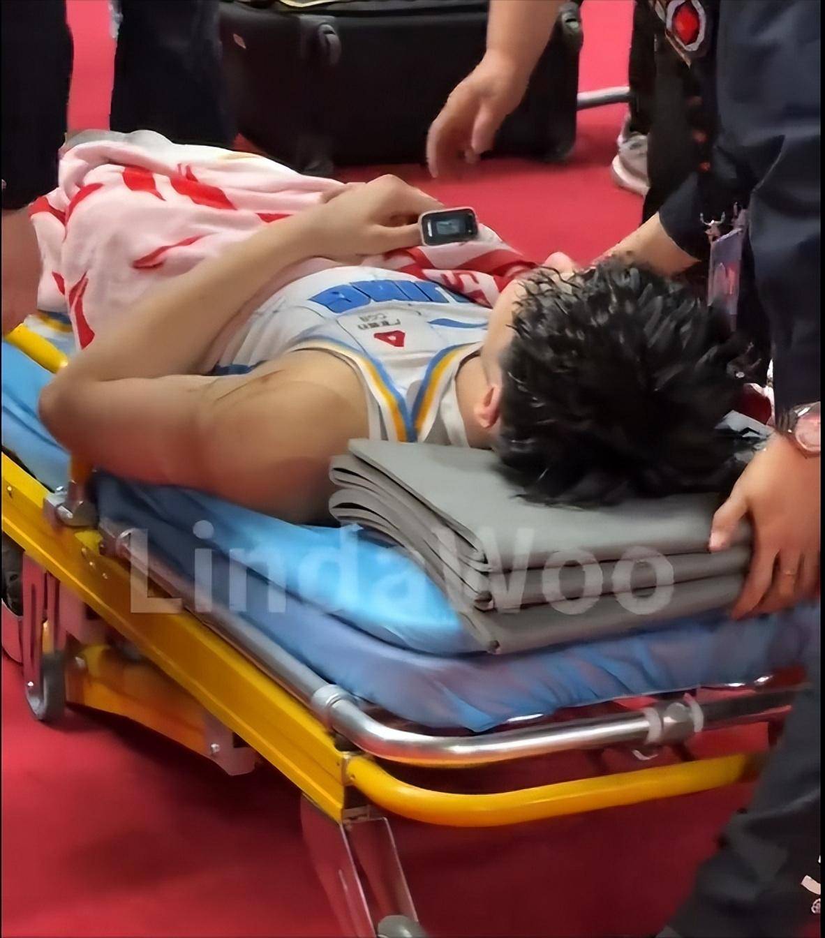 关于曾凡博因伤无缘亚洲杯，中国男篮：曾凡博返回俱乐部进行康复的信息