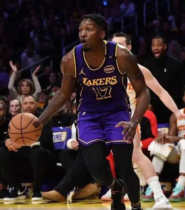 包含NBA激情交易夜：湖人收获意外，勇士内线危机，火箭如鱼得水！的词条