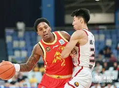 朱俊龙社媒晒照：全力备战中，中国男篮加油