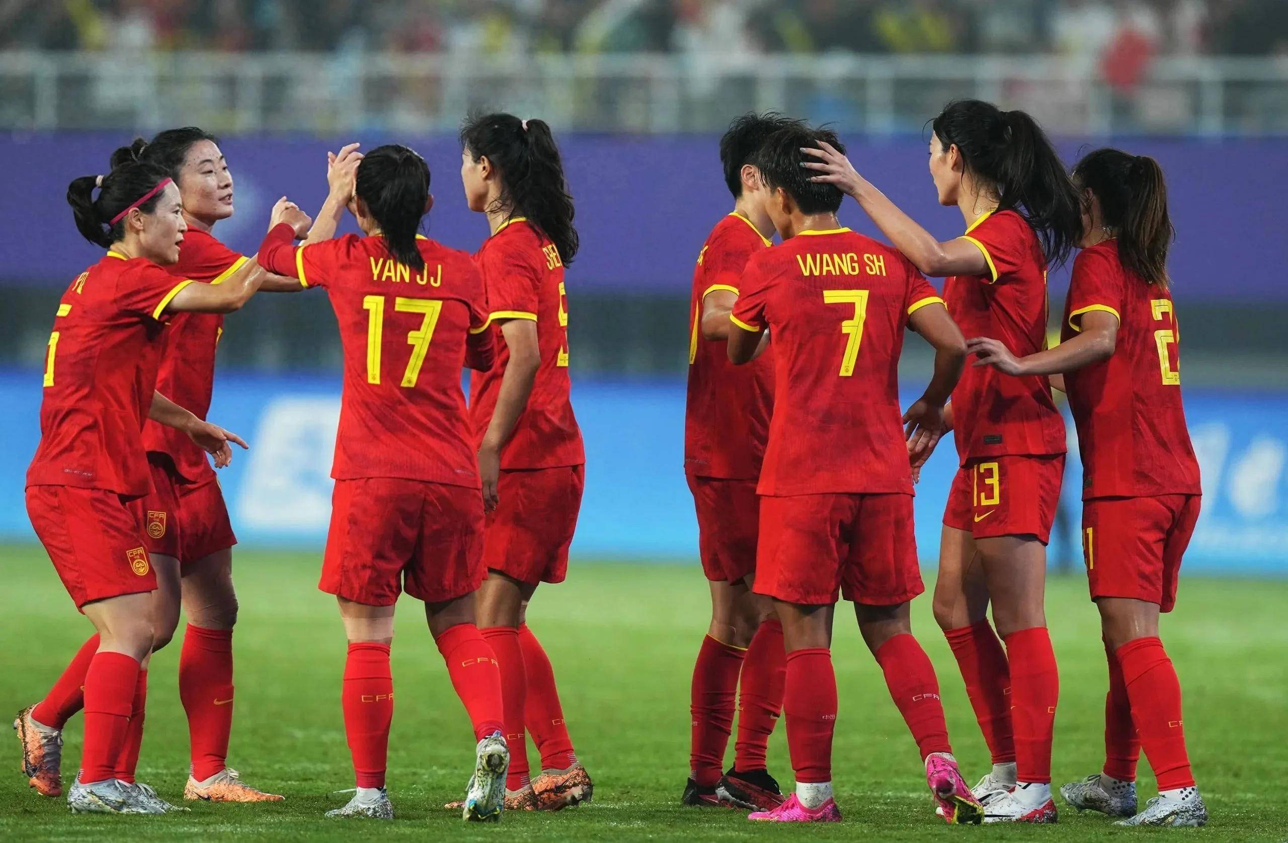 全国比赛中，女足选手表现亮眼